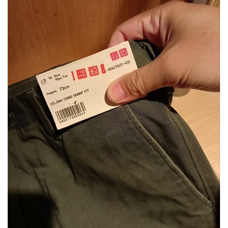 Celana Chinos Uniqlo Skinny Fit Stretch Hijau Original 100% Kondisi Baru Mall
