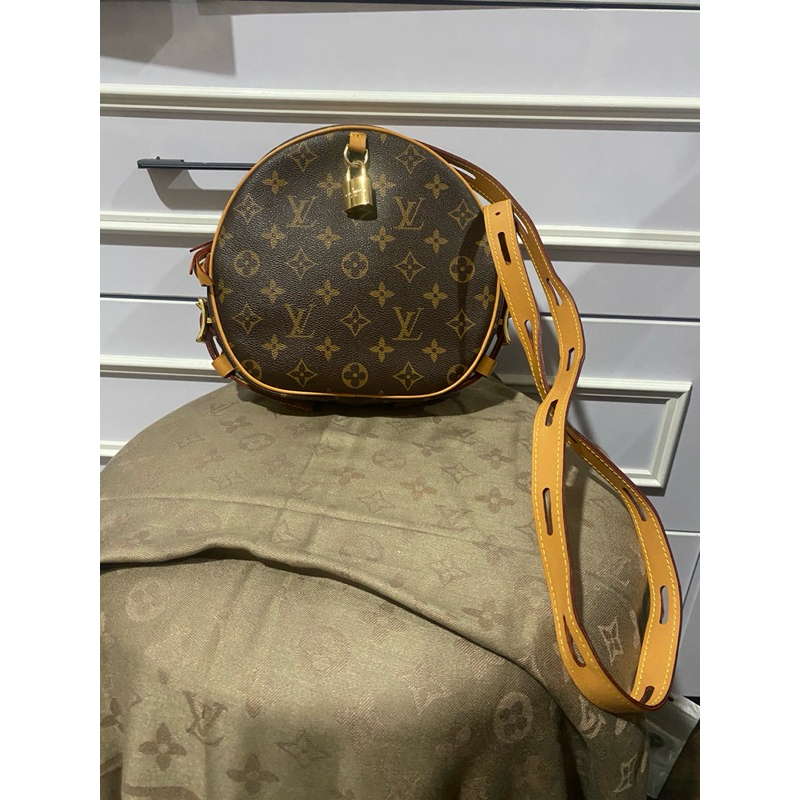 Louis Vuitton Tas Tangan Kulit Hitam