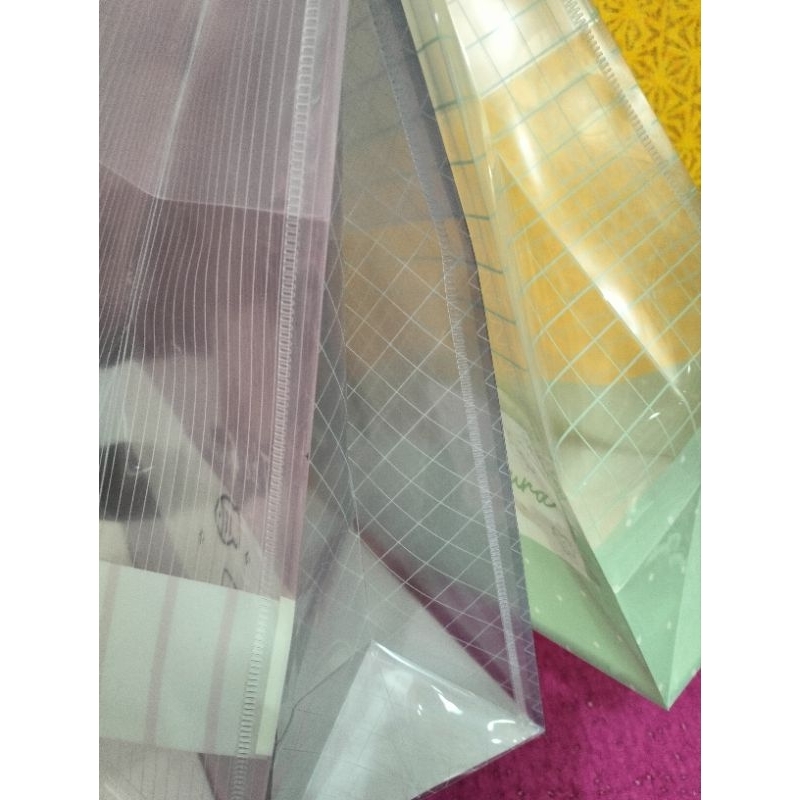 

TAS PLASTIK CANTIK WARNA CORAK TRANSFARAN TAS PLASTIK FASHION TAS PLASTIK TENTENGAN TAS PLASTIK ABSTRAK