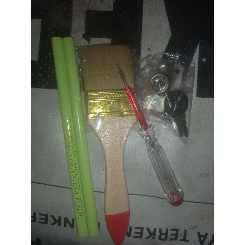 

Paket Bundling 2pensil tukang,1kuas 2",1obeng dan 1 set kunci laci