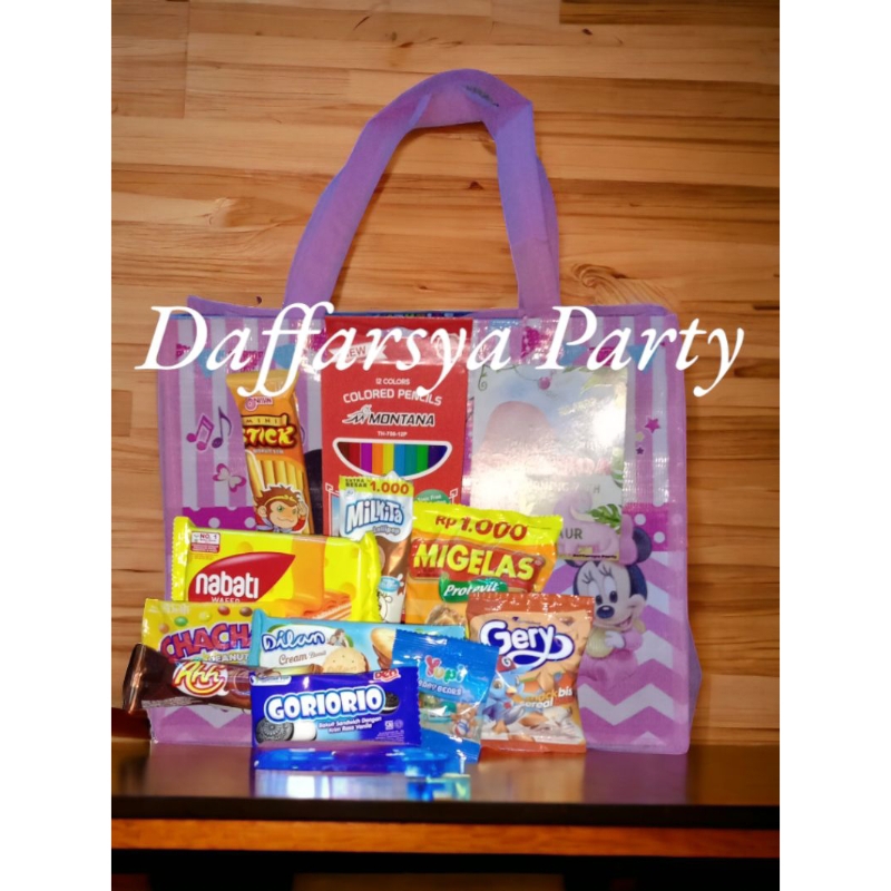 

Bingkisan / Souvenir / Hampers Snack Ulang Tahun Goodiebag Pensil Warna D1