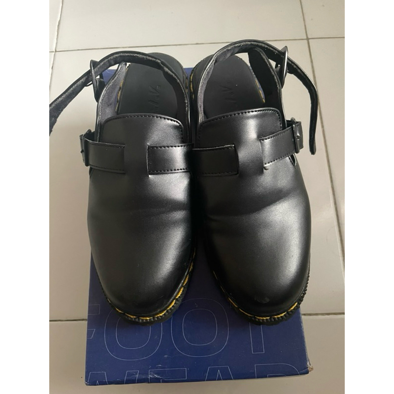 NAVARA - DEBONAIRE size 36