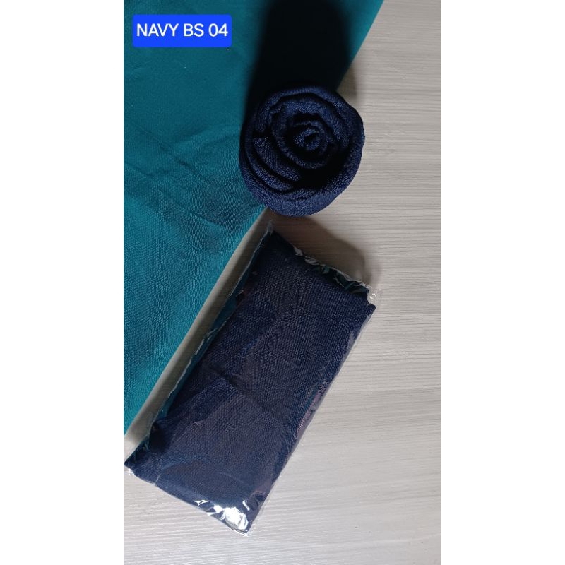 Jilbab segi empat hijab kerudung warna Navy BS04 bella square bahan polycotton