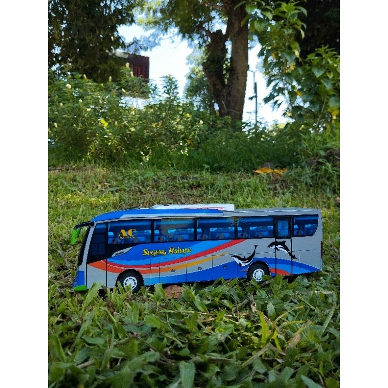 mainan bus sugeng rahayu