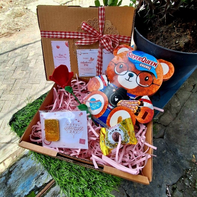 

Hampers Valentine Days Hadiah Coklat Hampers Cokelat Kado Pacar Silverqueen Bear Kado Valentine Chungkybar Valentine Ultah Graduation Pacar Hadiah Spesial Valentine