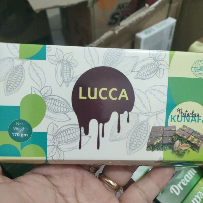 

coklat Dubai dengan pistachio dan kunefe asli dari berat 170 gr Dubai Uni Emirat Arab