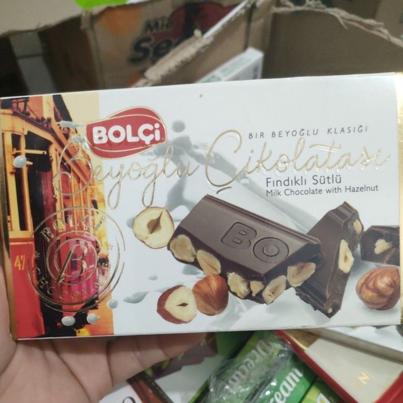 

coklat bolci dengan kacang hazelnut