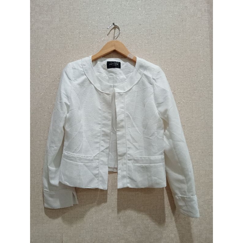Pre loved Blazer putih (Article ) dan F 21