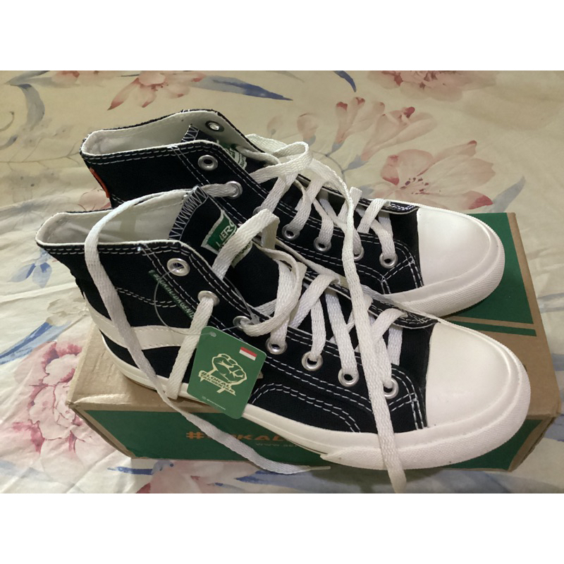 Aerostreet 37 Jhosse High Hitam Natural - Sepatu Sneakers Casual - 37