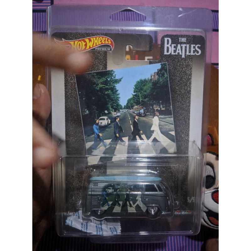 Hot Wheels Premium - The Beatles Volkswagen T1 Panel Bus