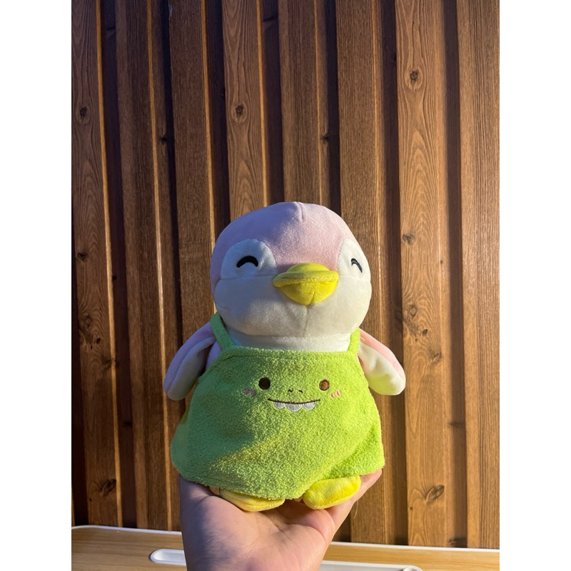 Boneka kado anak Pinguin pink kostum original MINISO