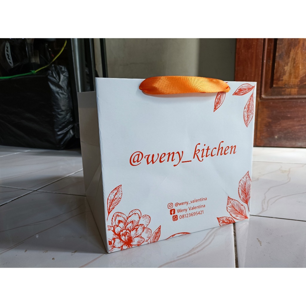 

paperbag nasi kotak ivory uk P20 L20 T18,paperbag custom,paperbag murah,paperbag sablon,paperbag tumpeng mini,paperbag dus nasi