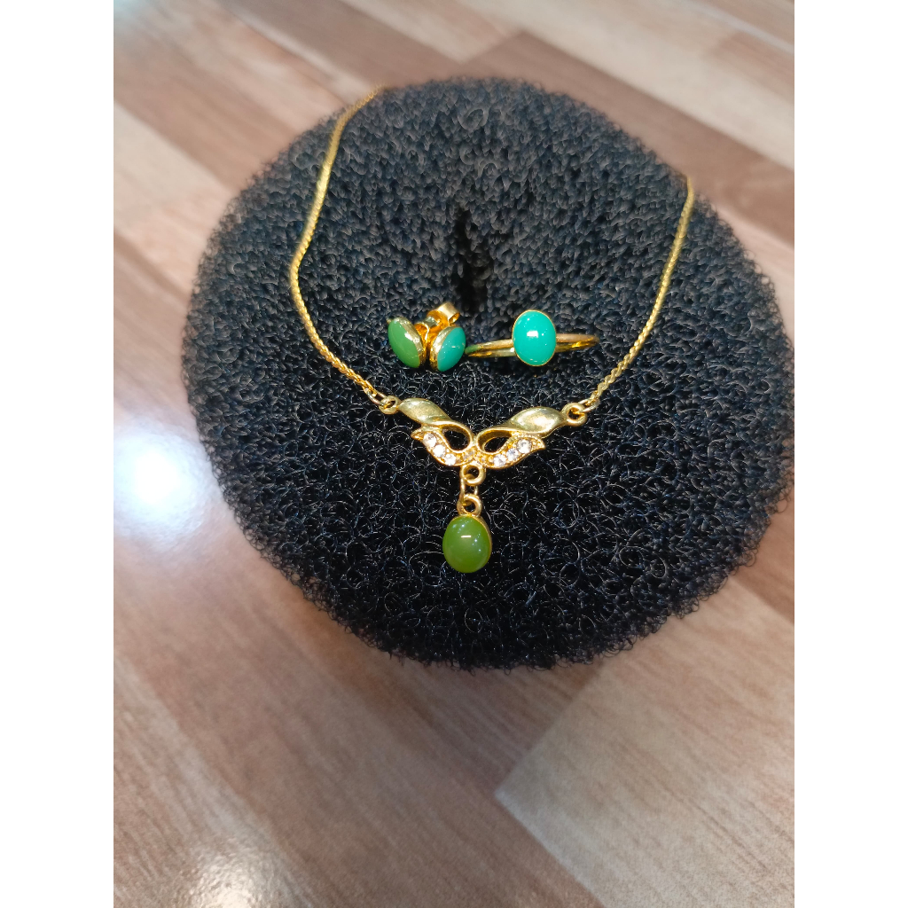 Set Perhiasan Imitasi Emas Hijau - Cincin, Kalung, Anting