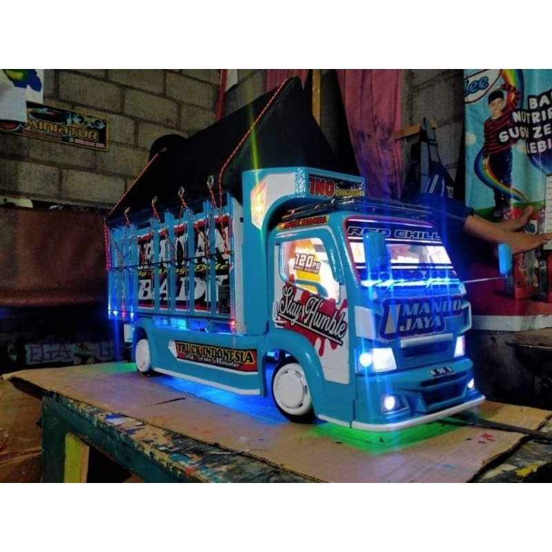 Miniatur truk oleng kayu asli jumbo besar 42 cm variasi lampu leed dan terpal new Wahyu abadi biru