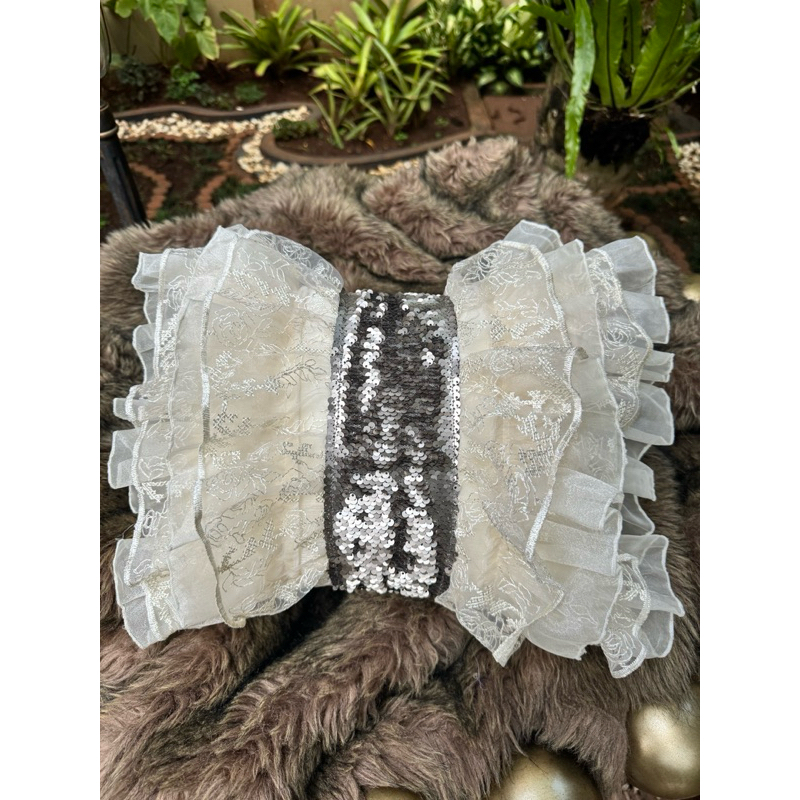 bantal sofa kotak ruffel putih  mewah premium