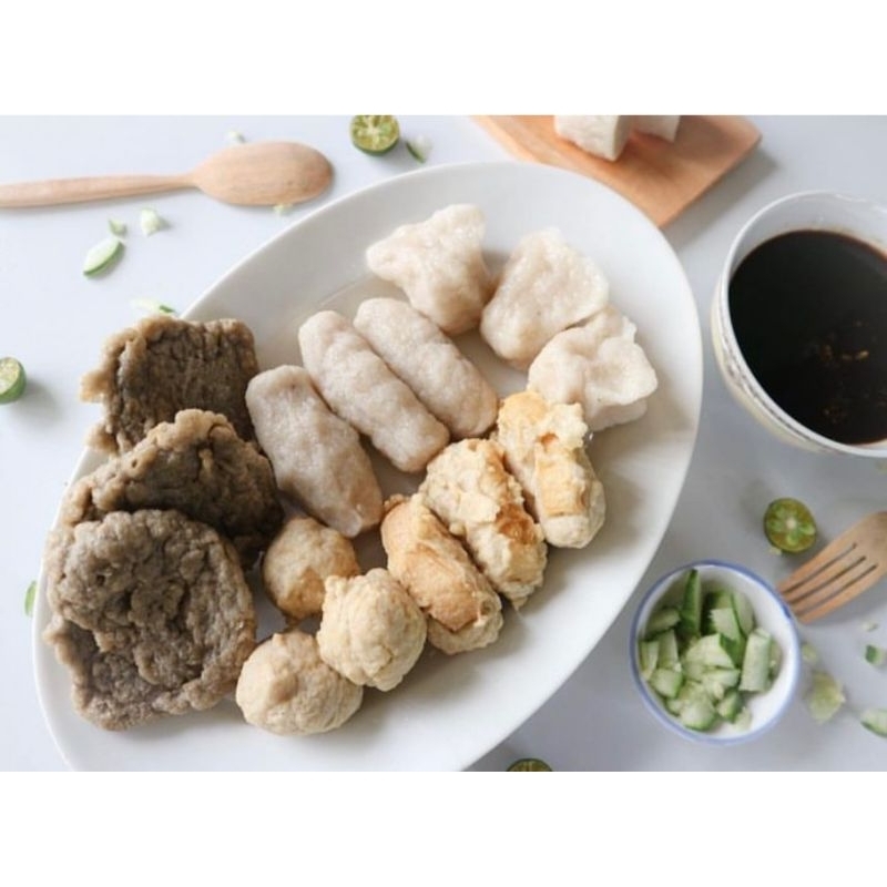 

Paket 40 pcs pempek campur free cuko kental khas palembang