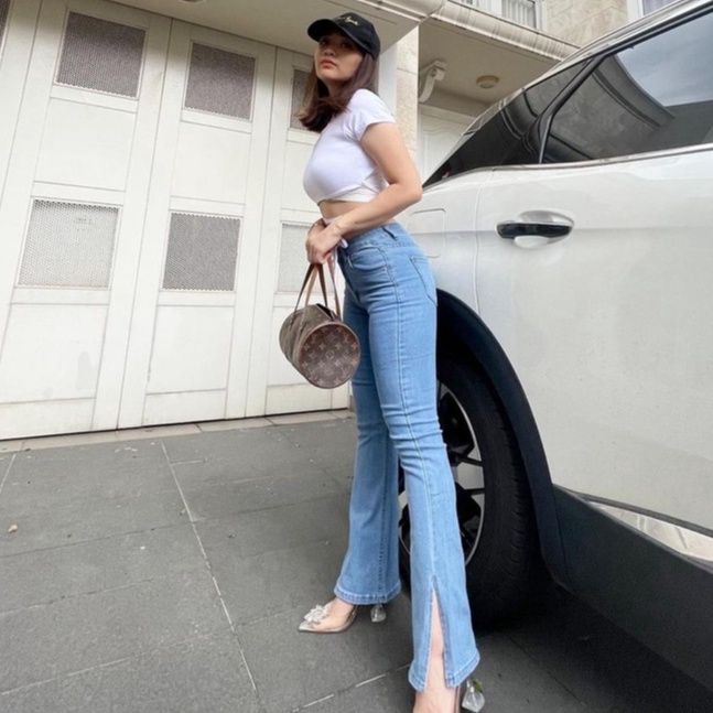 Pesan sekarang Highwaist Cutbray Celana Jeans Wanita Cutbray Belah Samping Celana Jeans Kekinian