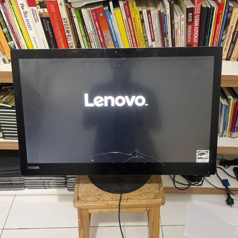 PC AIO LENOVO THINKCENTRE X1 CORE I7 GEN6 MINUS LAYAR PECAH BODY SEPERTI DI GAMBAR ANGGAP JUAL MESIN
