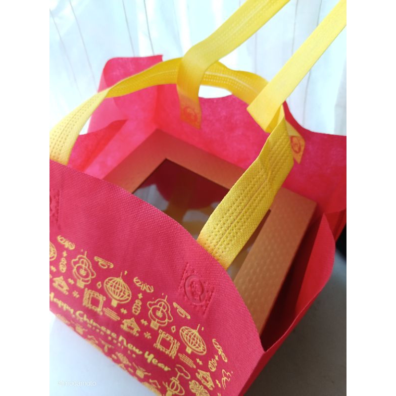 

TAS SPUNBOND BOX S/D 22CM HANTARAN CNY IMLEK CHINESE NEW YEAR HAMPERS SOUVENIR PARCEL BOLU CAKE LAPIS LEGIT WARNA MERAH KUNING