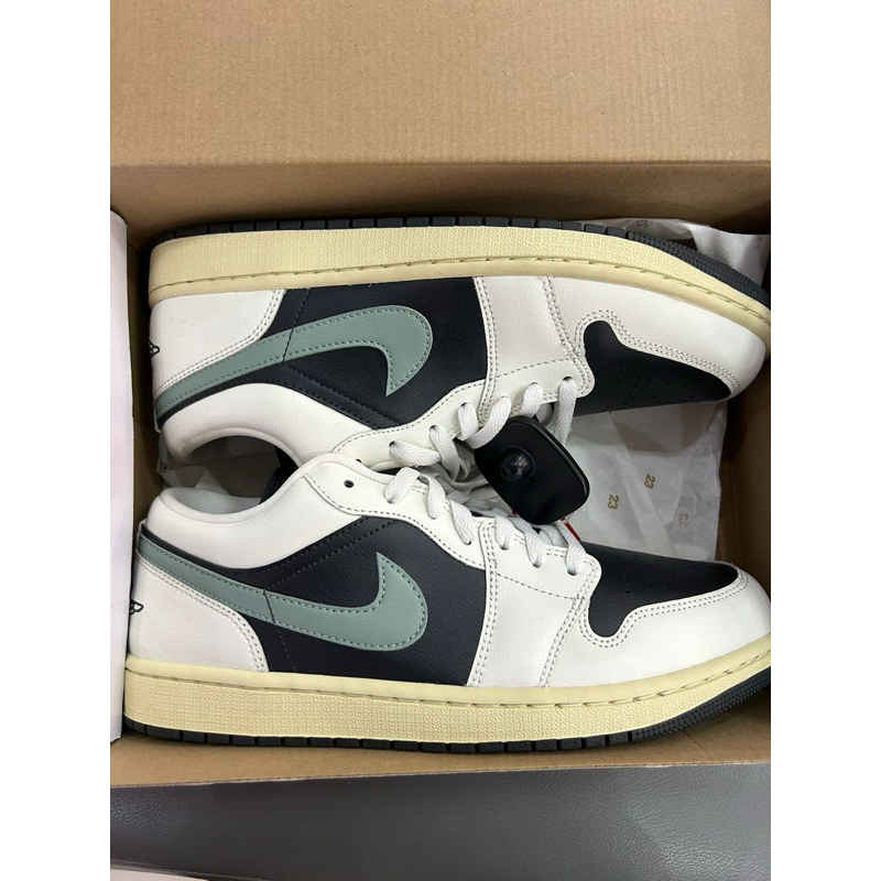 Jordan 1 low jade smoke grey