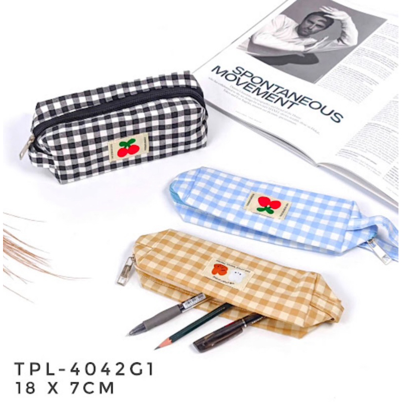 

Pencil Case Motif Kotak-Kotak