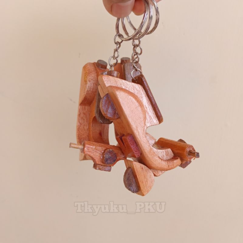 Gantungan Kunci Unik Motor Vespa / Gantungan Kunci Kayu Motor Vespa