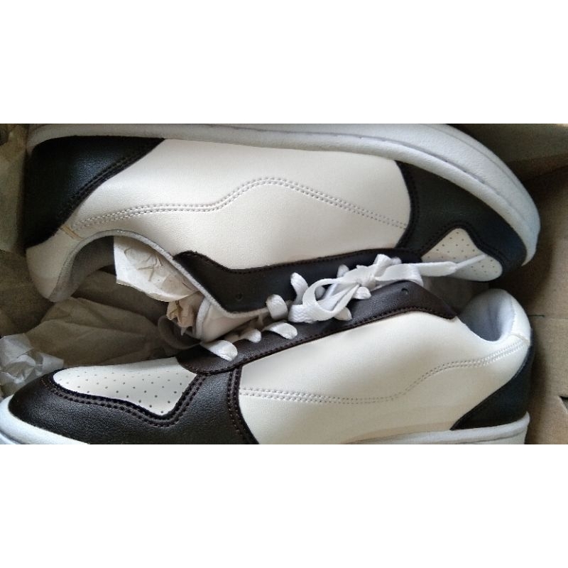 Sepatu sneakers merk Yongki komaladi size 43, sepatu airwalk big size, sepatu pria big size, sepatu 