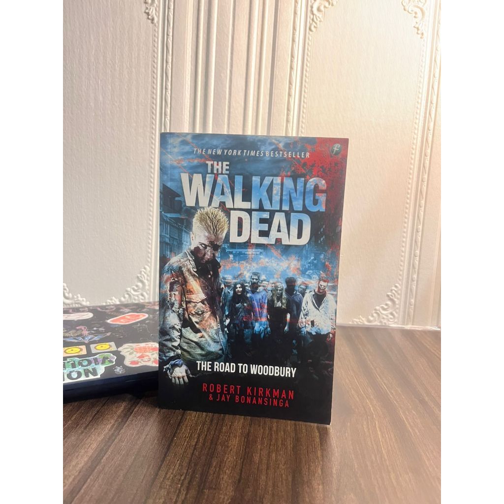 Novel the Walking Dead Robert Kirkman & Jay Bonansinga/ Novel the Walking Dead The Road To Woodbury