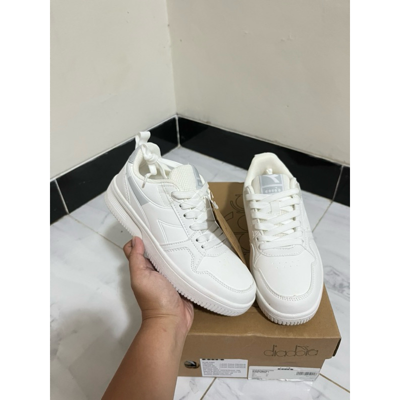 Sepatu Diadora women putih kulit sintetis ukuran 36 sale 70% (KAZUMI)