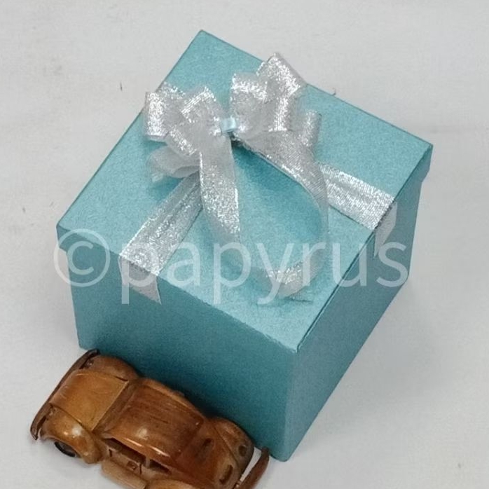 

PAPYRUS 15x15 Tinggi 15cm Kotak Kado Gift Box V3