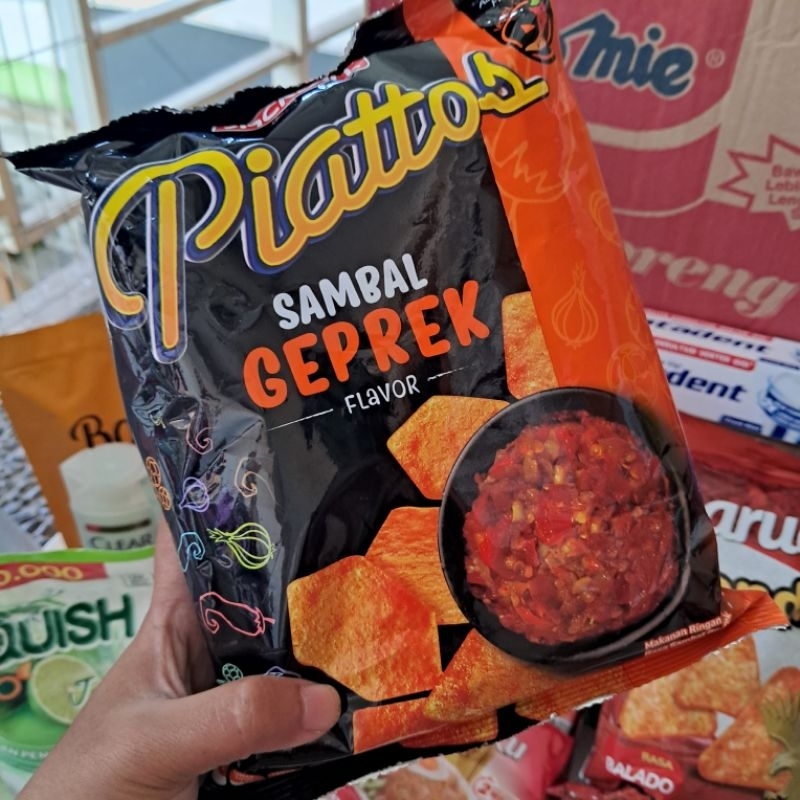 

Piattos Snack Kentang Mystery Flavor Seblak 68 g