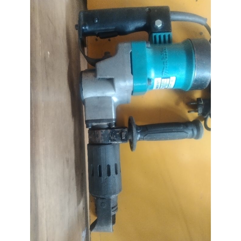 bor bobok beton makita HM 0810 A secen