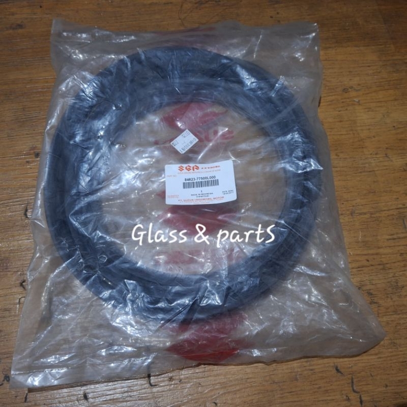 KARET KACA KABIN BELAKANG FUTURA PICKUP/T120SS/CARRY 1.0 PICK UP ORIGINAL