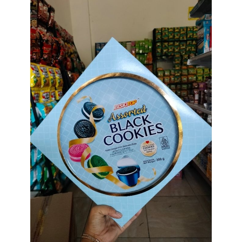 

1Dus 6KALENG Biskop Bulat Assorted Black Cookies