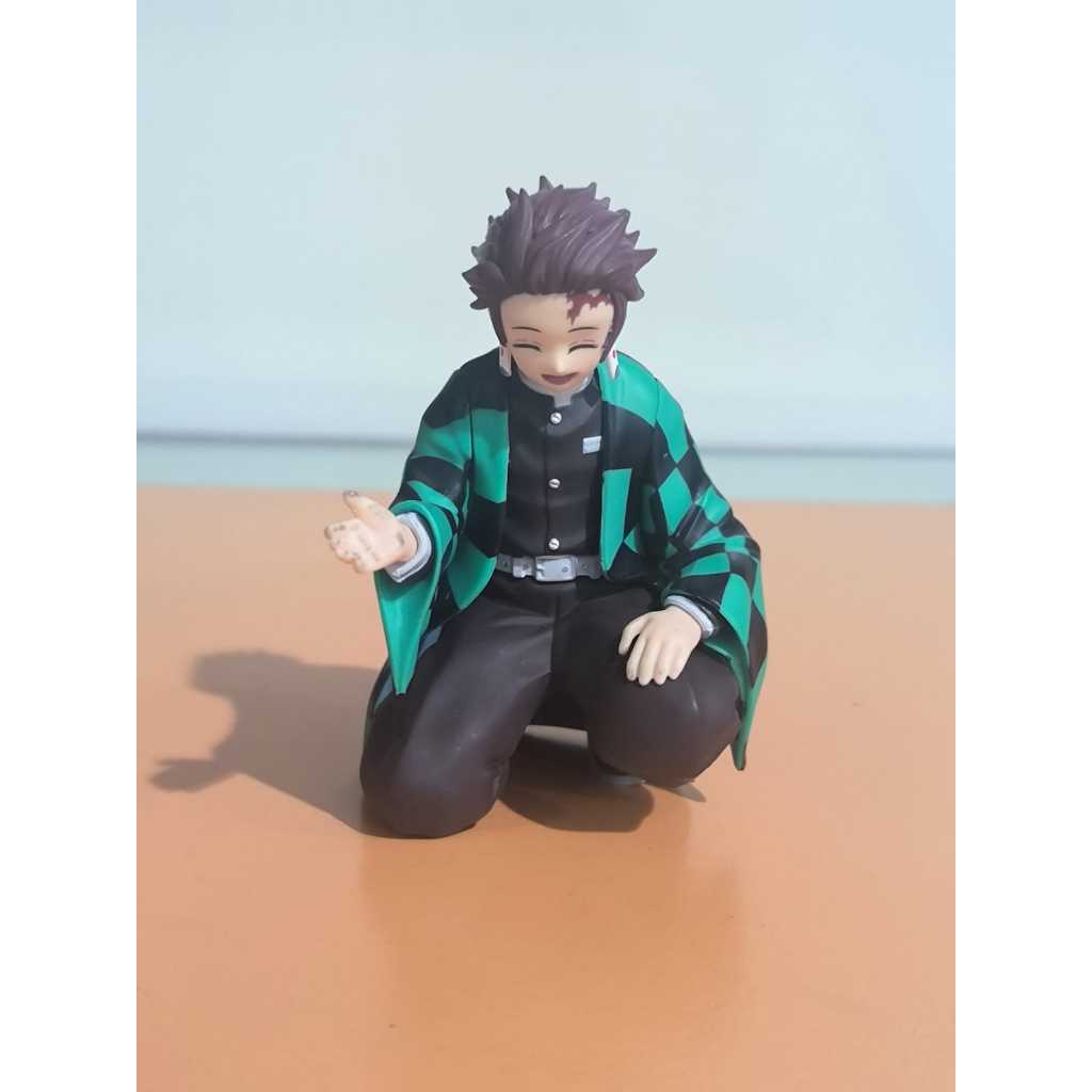Suwarasetai Real Kimetsu no Yaiba Gashapon Figure - Tanjiro