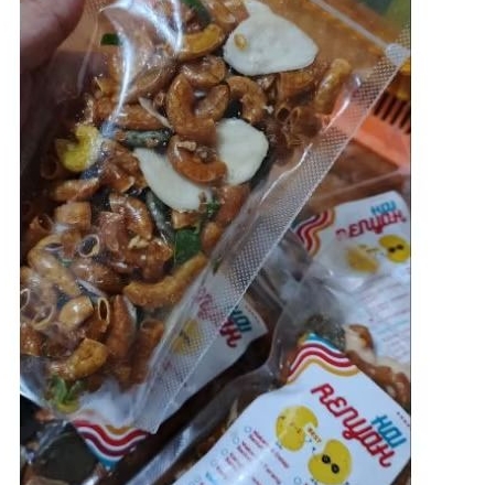 

Makaroni VS Kerupuk Bantetd