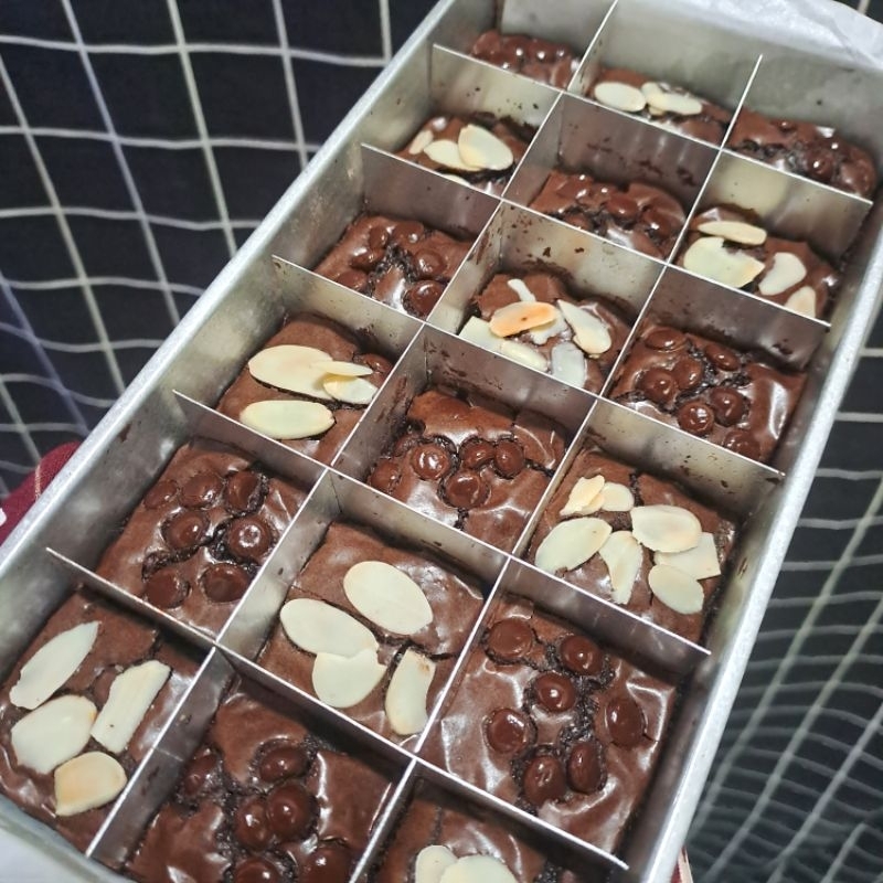 

FUDGY BROWNIES NYOKLAT HOMEMADE UKURAN 10x20 cm Brownies Panggang Brownies Coklat