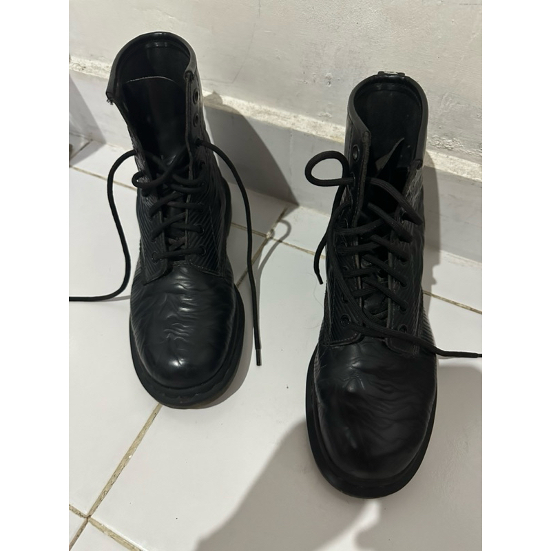ORI preloved Dr. martens unknown pleasure