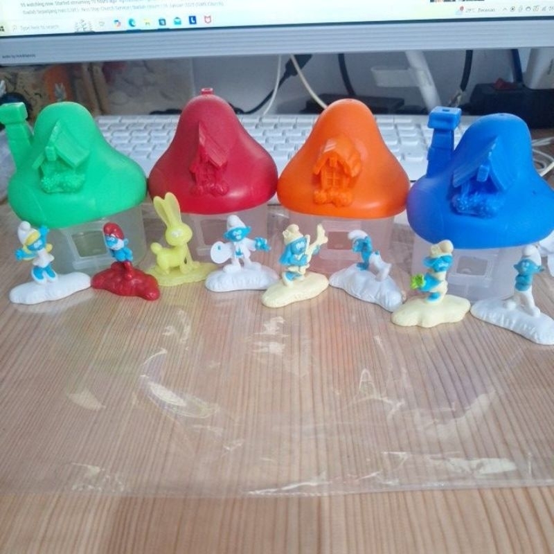 koleksi mainan set mcd edisi smurf