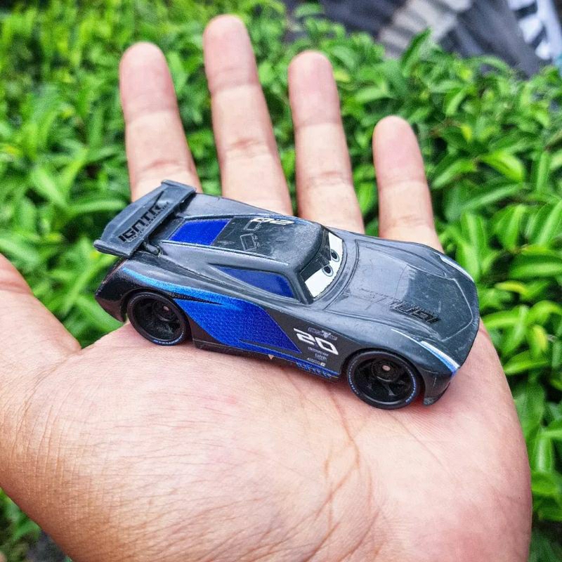 diecast jackson storm ©disney pixar