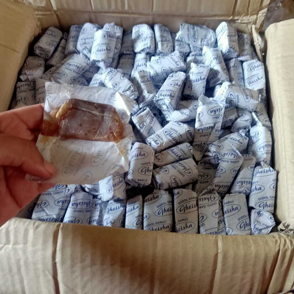 

Dodol Garut Originak 500 Gram / Makanan Manis Legit Murah