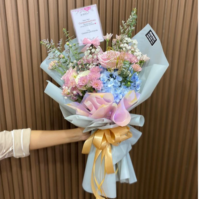 DQueen Florist Rose Buket Bucket Bunga Wisuda Flower Bucket  Mawar Merah Wedding Nikahan Asli Segar 