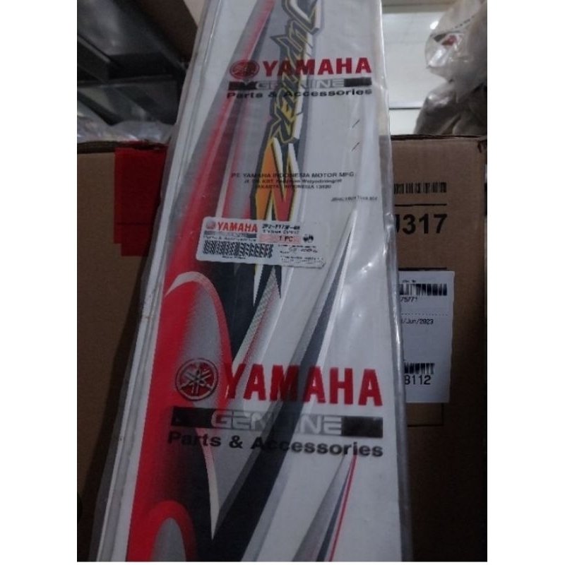 stripping body belakang kiri jupiter z 2006 warna merah asli 2p2-f173e-00