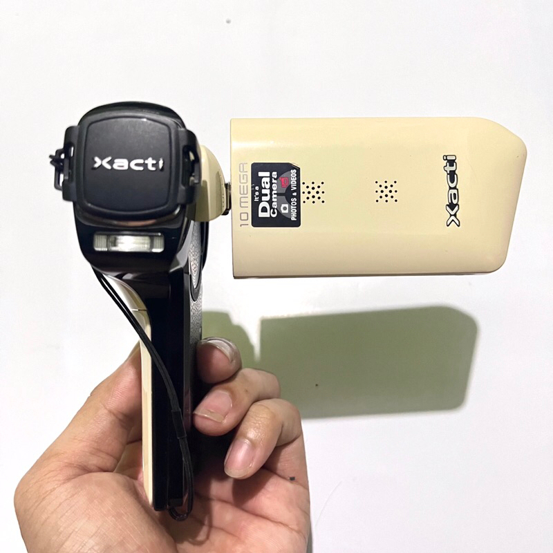 Kamera Digital Camcorder Sanyo Xacti CA9