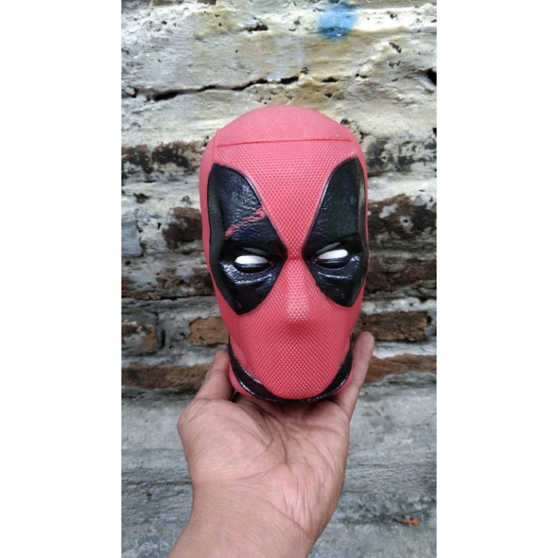 celengan action figure Deadpool 2 Marvel CGV