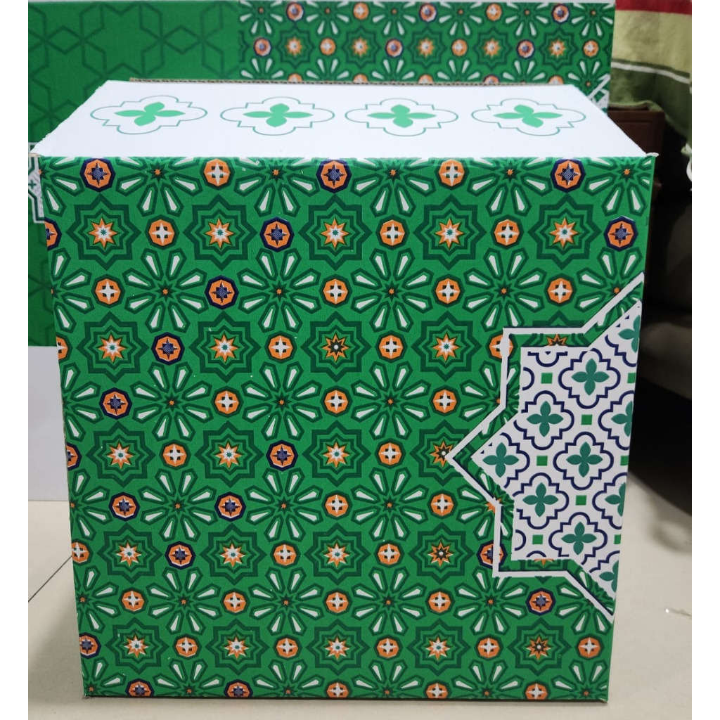 

Kardus Lebaran/Kardus Parcel/Kardus Idul Fitri UK40x30x29 - MEDIUM PUTIH HIJAU NEW DESIGN