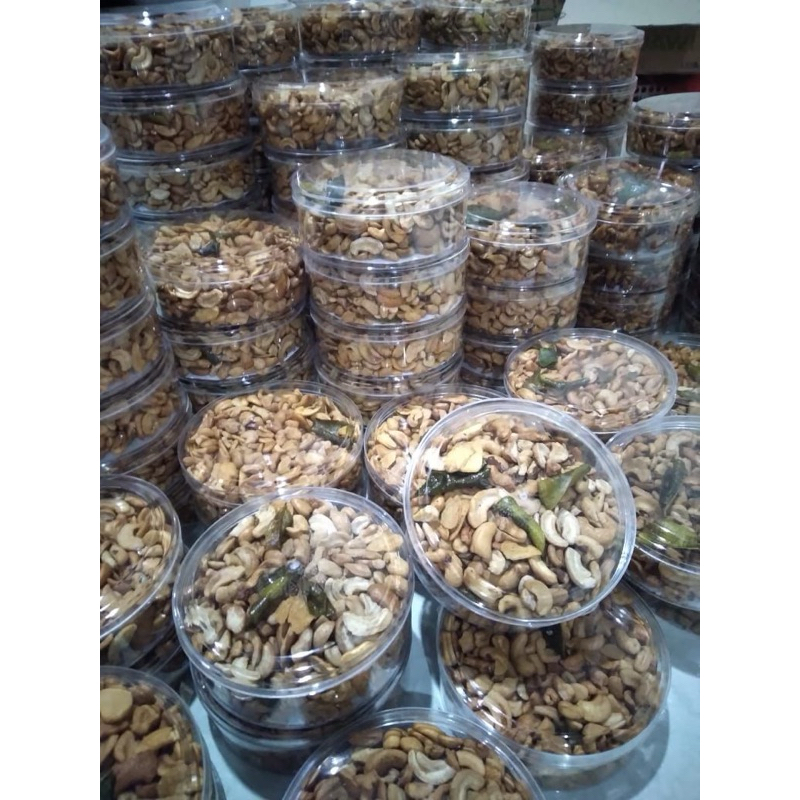 NIKMAT & GURIH (Kacang Goreng Rasa Bawang Putih) Wadah Toples 250 Gram *