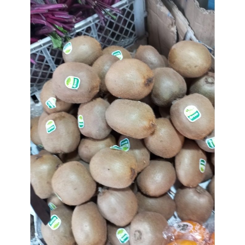 

Kiwi hijau segar