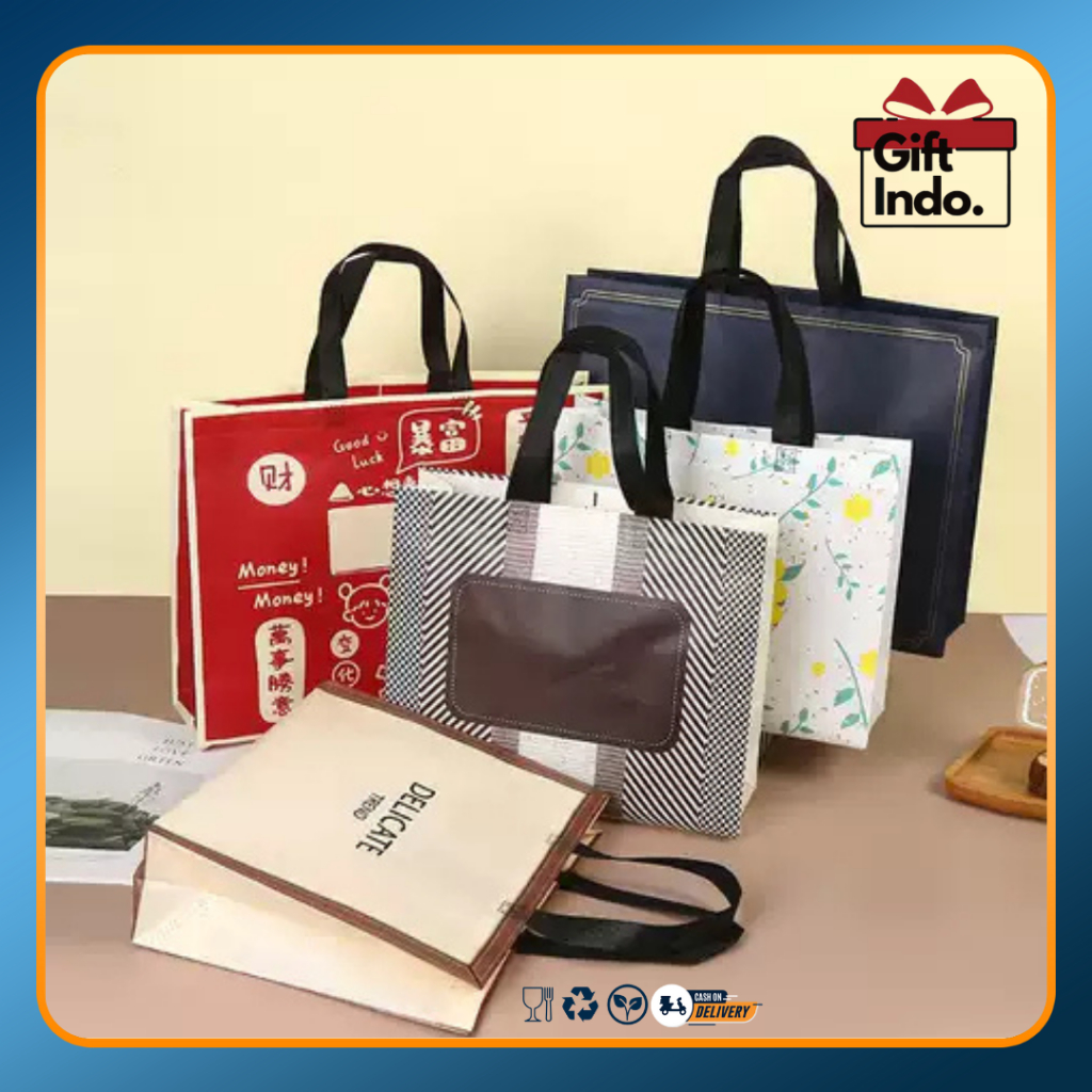 

Tas Belanja / Tas Spunbond / Goodie Bag Spunbond / Spoundbond Bag / Tas Belanja Spunbond Model Kotak Box Kantong Kain Souvenir / Goodie Bag Spunbond Motif / Tas Spunbond Motif / Tas Belanja | AS05 - AS07