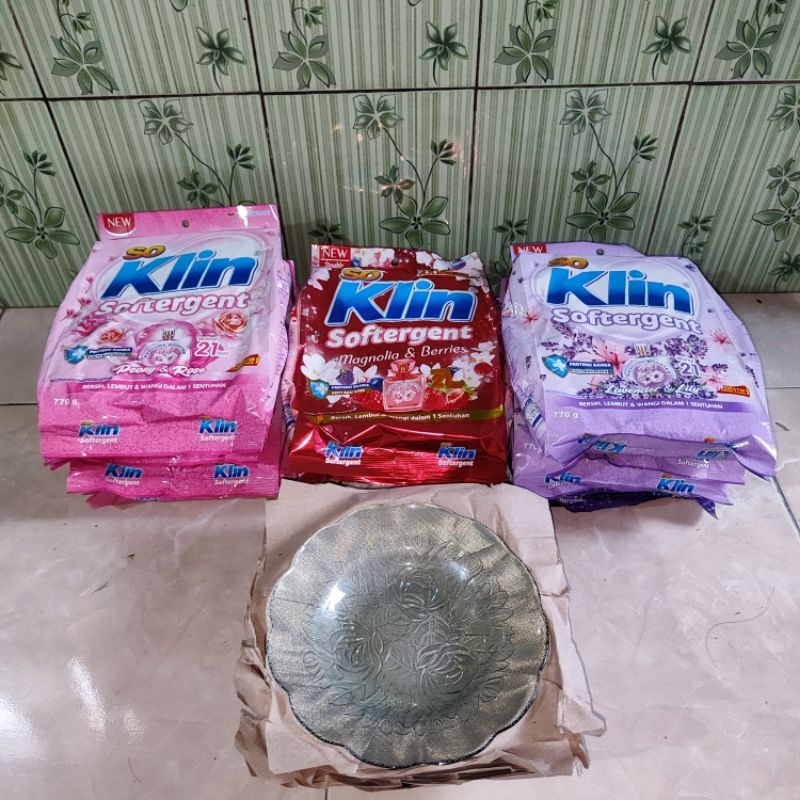 Soklin Deterjen Bubuk 770g Gratis Piring Cantik